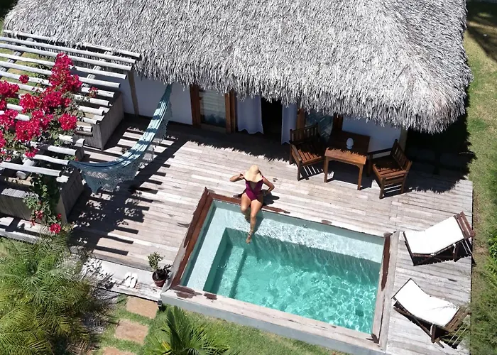 Tiki Pool\'S Bungalows